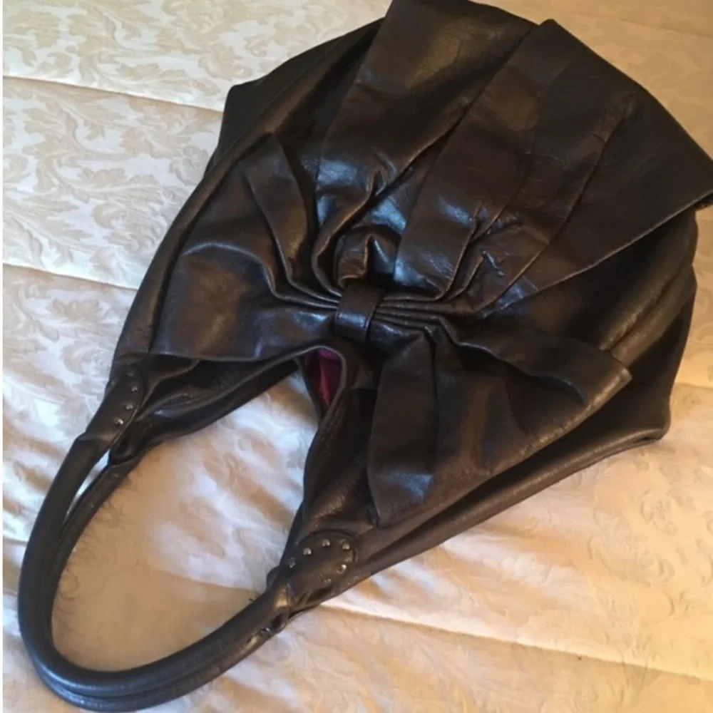 Betsey Johnson RARE!!!! Fantastic!!! Vintage Leather Bow Hobo - Picture 7 of 12